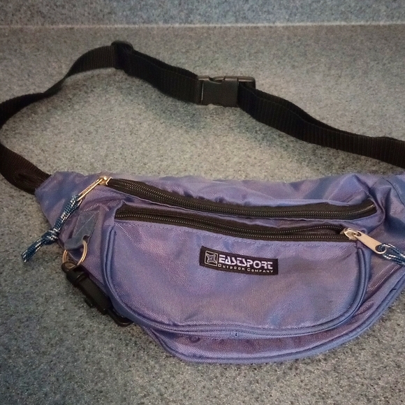 Vintage Eastsport belt bag. - Picture 1 of 5